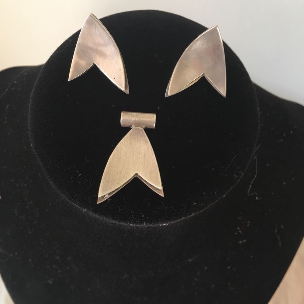 925 sterling silver pendant and earrings
